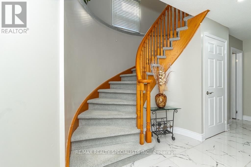 6369 Longspur Road, Mississauga, Ontario  L5N 6H1 - Photo 19 - W13630422