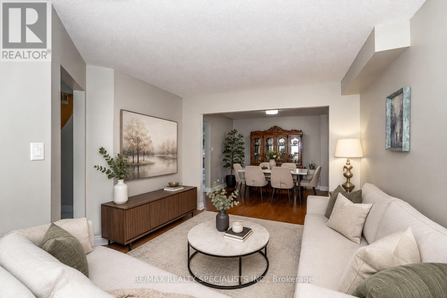 6369 Longspur Road, Mississauga, Ontario  L5N 6H1 - Photo 2 - W13630422