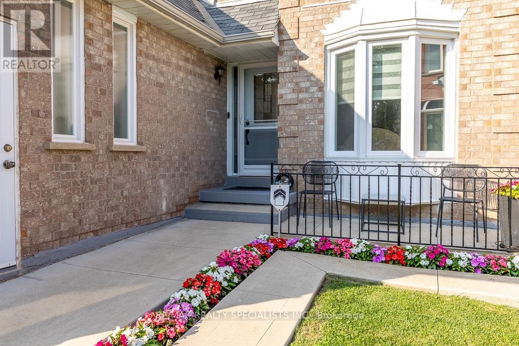 6369 Longspur Road, Mississauga, Ontario  L5N 6H1 - Photo 7 - W13630422