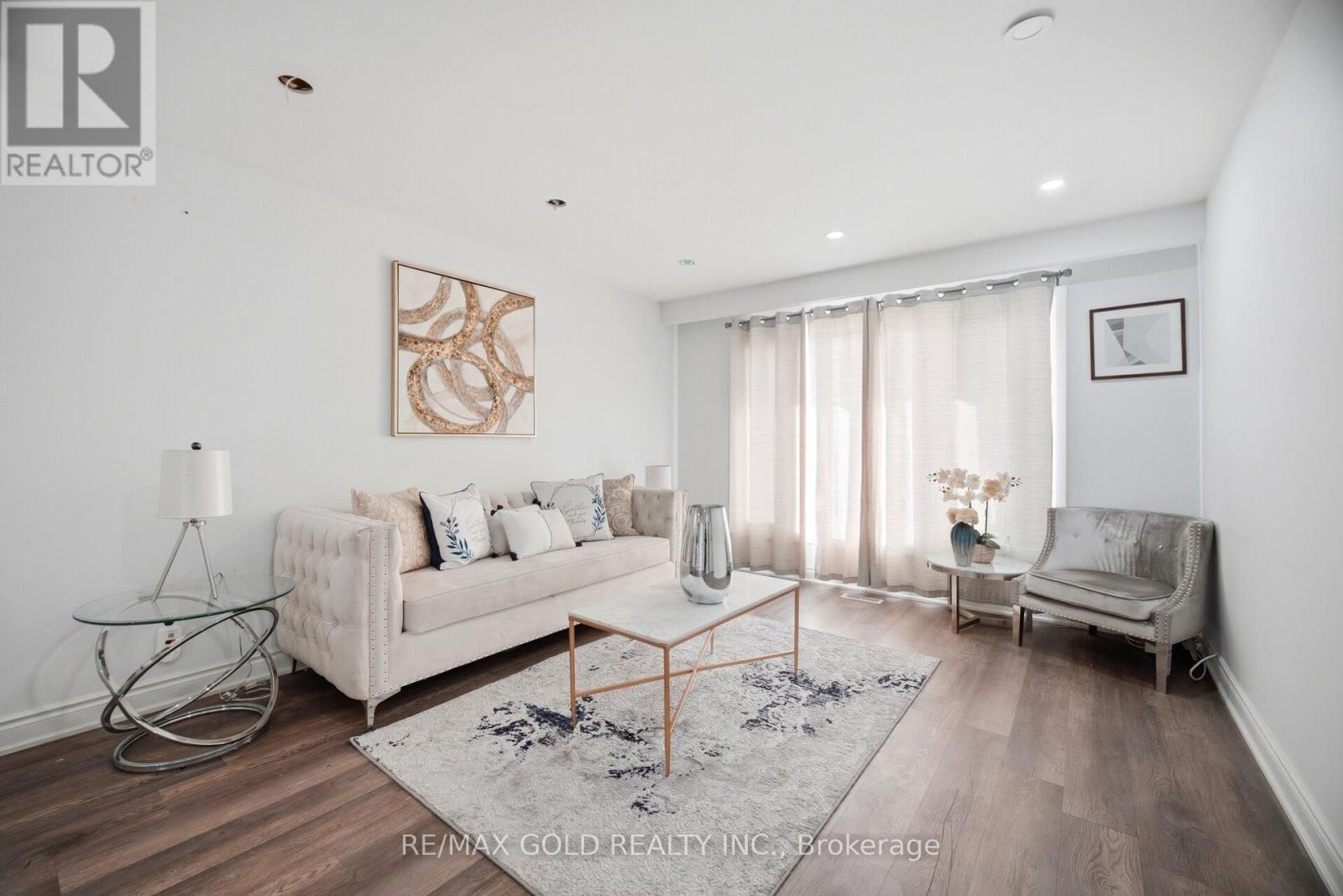 3345 Monica Drive, Mississauga, Ontario  L4T 3E6 - Photo 4 - W13630434