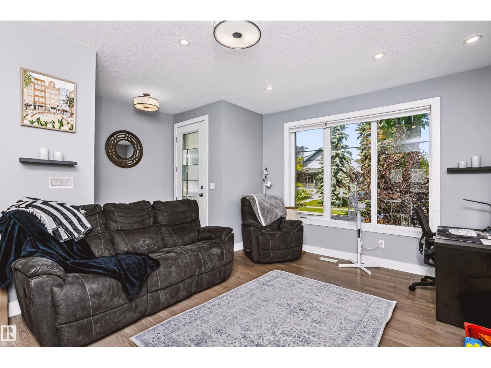 11305 79 Av NW, Edmonton, Alberta  T6G 0P4 - Photo 2 - E4501854
