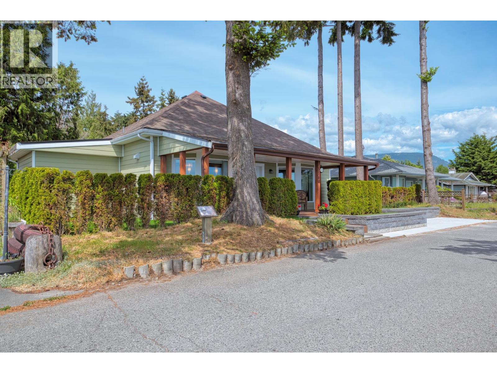 5760 Boulevard Street, Sechelt, British Columbia  V0N 3A0 - Photo 8 - R3123685