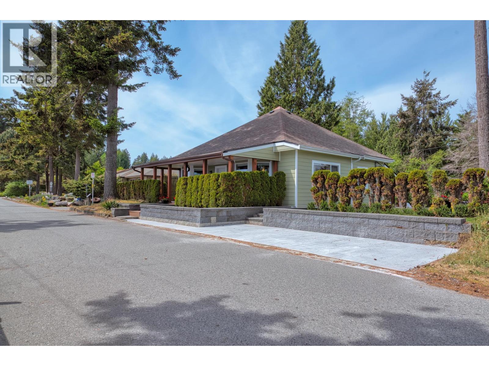 5760 Boulevard Street, Sechelt, British Columbia  V0N 3A0 - Photo 7 - R3123685