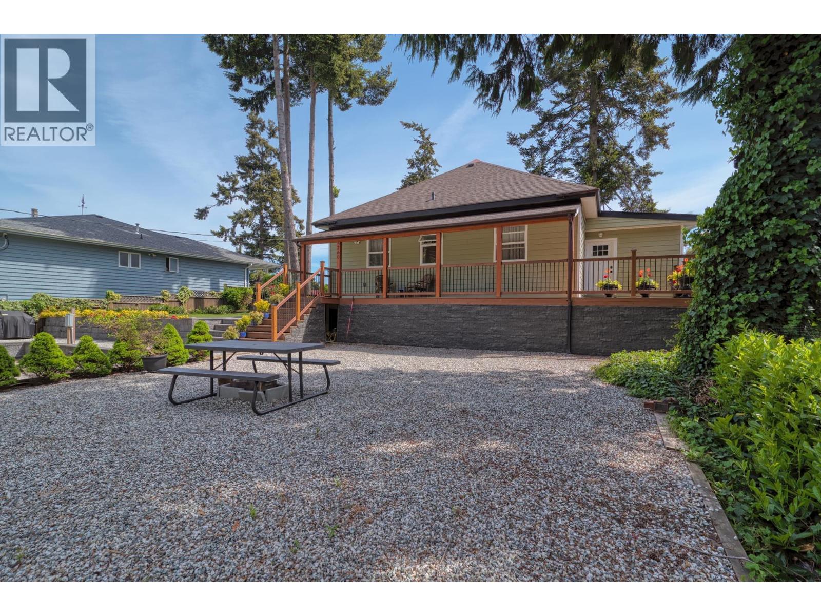 5760 Boulevard Street, Sechelt, British Columbia  V0N 3A0 - Photo 18 - R3123685