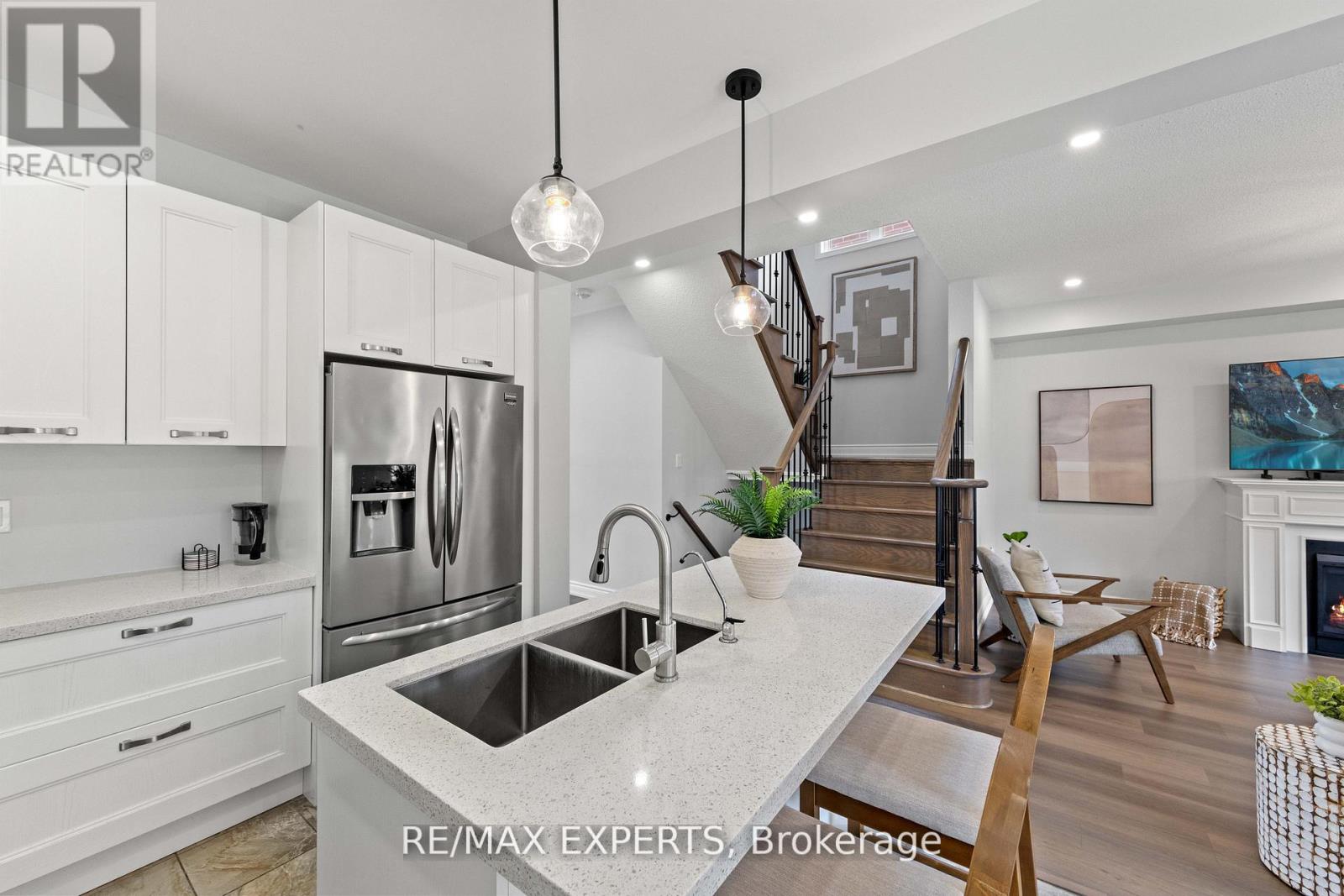 22 Manor Glen Crescent, East Gwillimbury, Ontario  L0G 1M0 - Photo 12 - N13619168