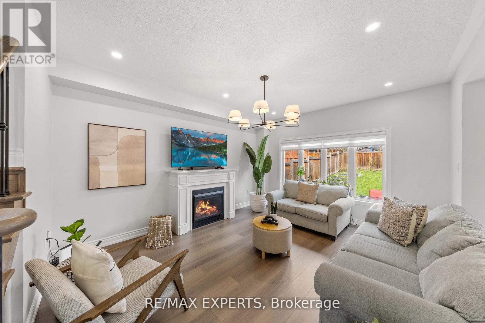 22 Manor Glen Crescent, East Gwillimbury, Ontario  L0G 1M0 - Photo 5 - N13619168