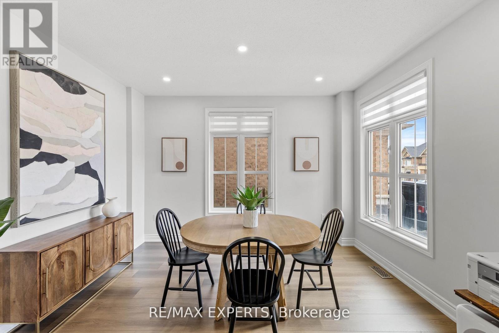 22 Manor Glen Crescent, East Gwillimbury, Ontario  L0G 1M0 - Photo 4 - N13619168