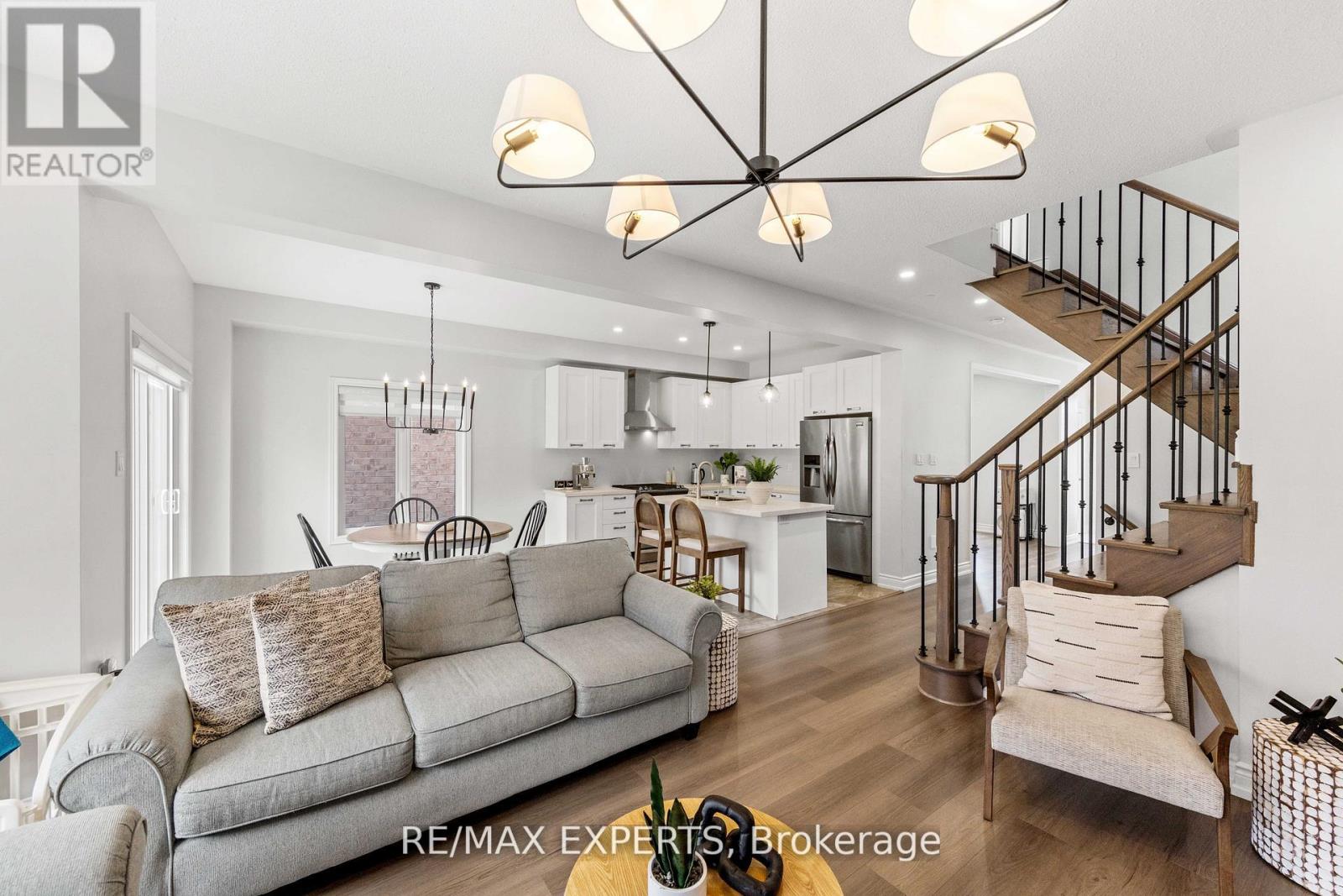 22 Manor Glen Crescent, East Gwillimbury, Ontario  L0G 1M0 - Photo 8 - N13619168