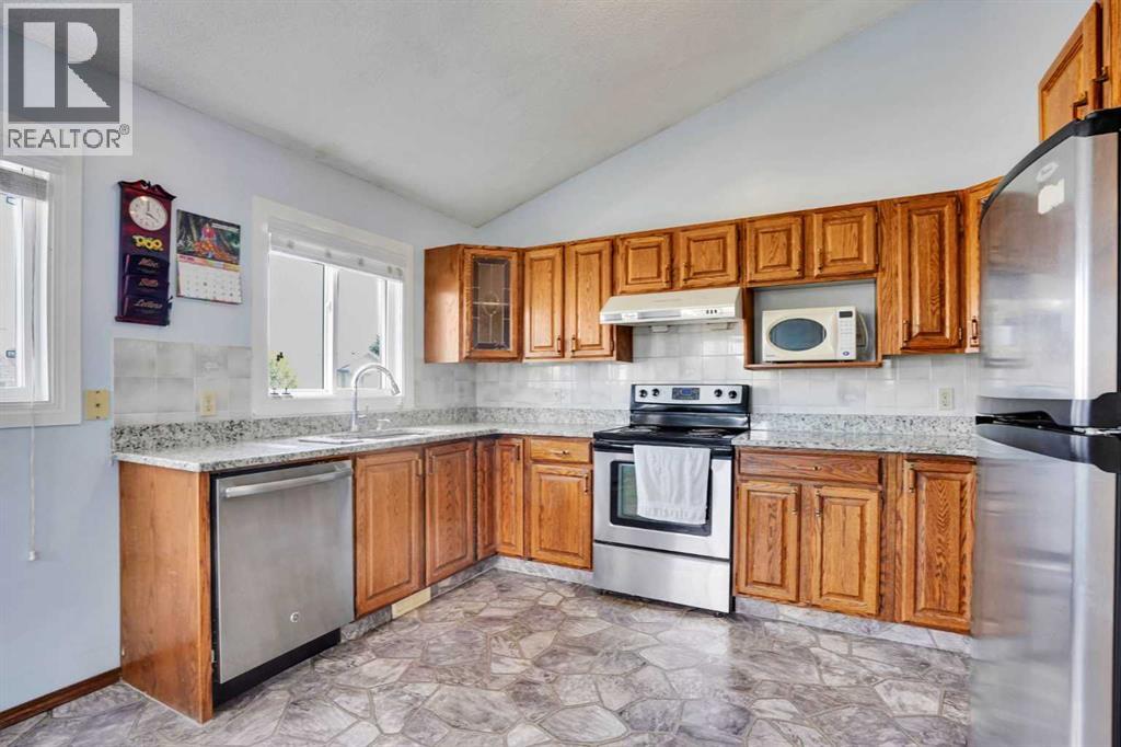 21 La Valencia Green NE, Calgary, Alberta  T1Y 6P5 - Photo 11 - A2333066
