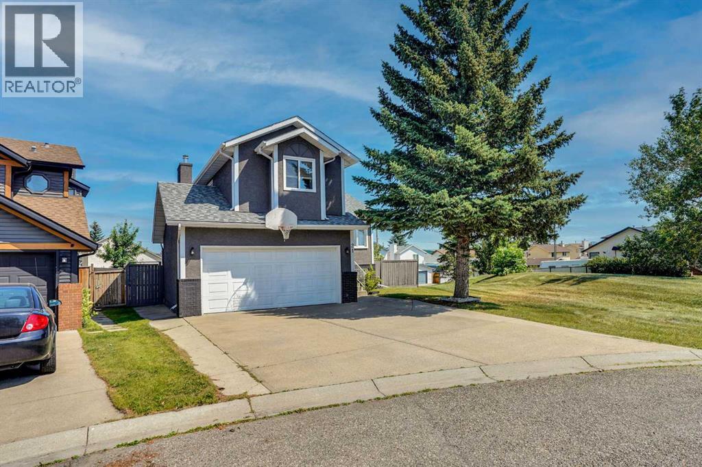 21 La Valencia Green NE, Calgary, Alberta  T1Y 6P5 - Photo 3 - A2333066