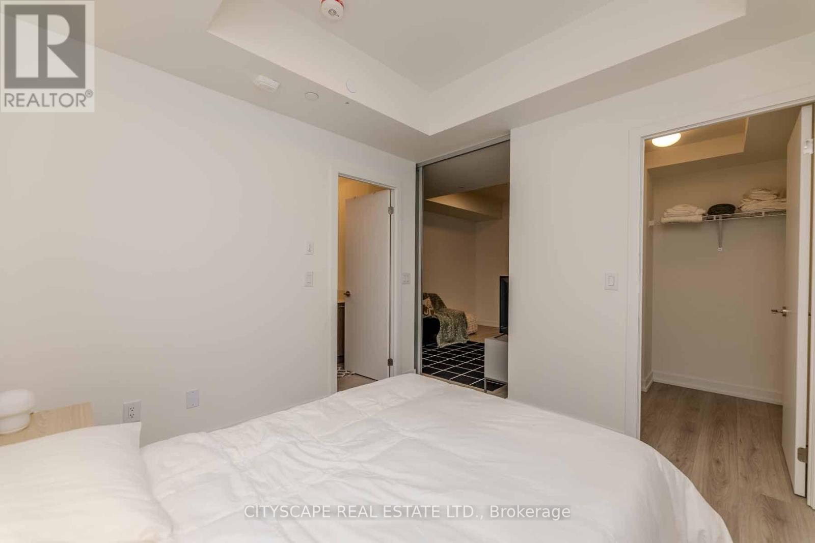 46 - 871 SHEPPARD AVENUE W