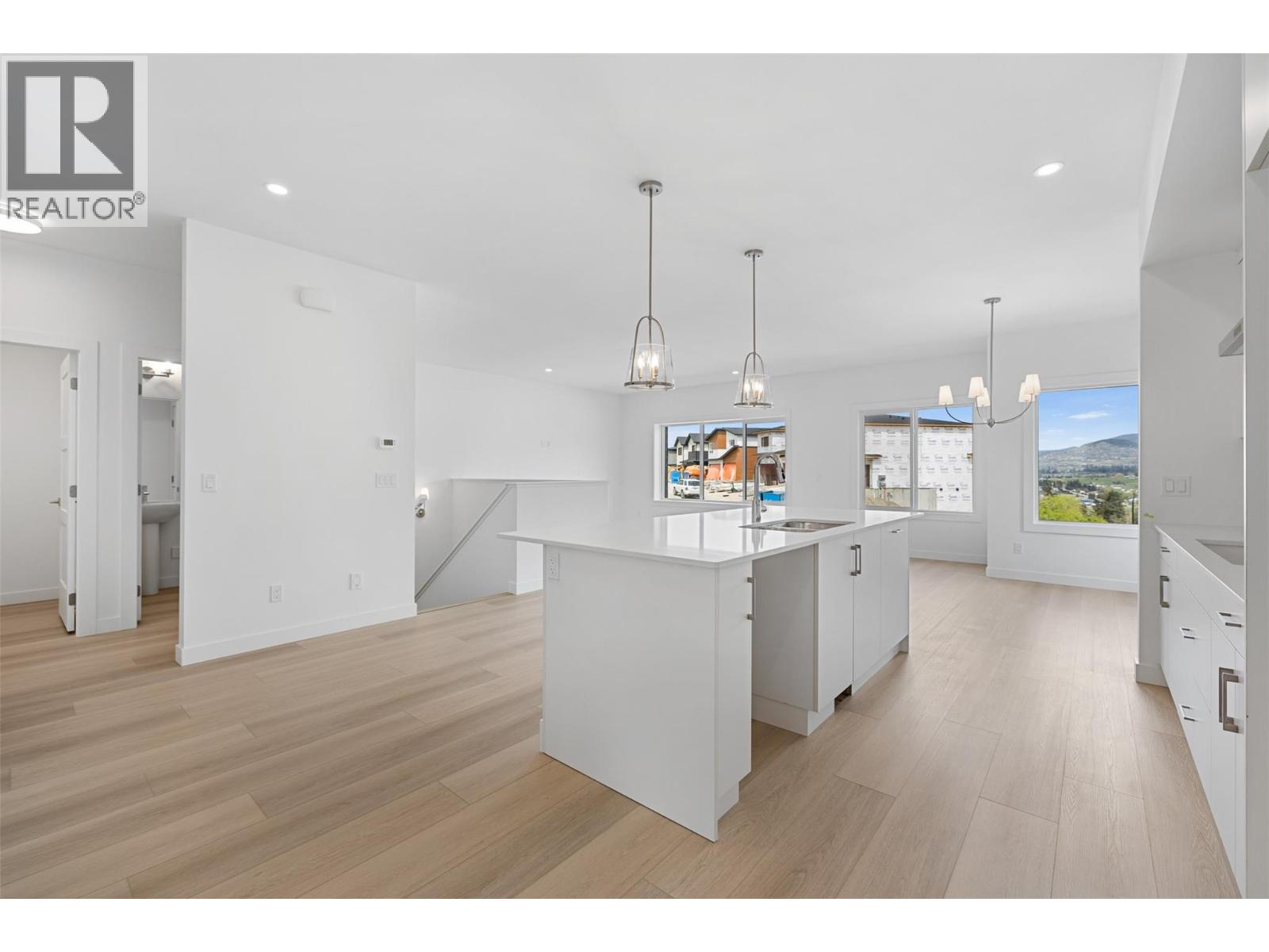 442 Arrowleaf Rise, Coldstream, British Columbia  V1B 2M4 - Photo 7 - 10380743