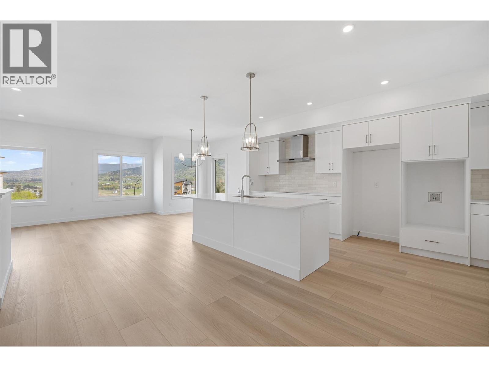 442 Arrowleaf Rise, Coldstream, British Columbia  V1B 2M4 - Photo 6 - 10380743
