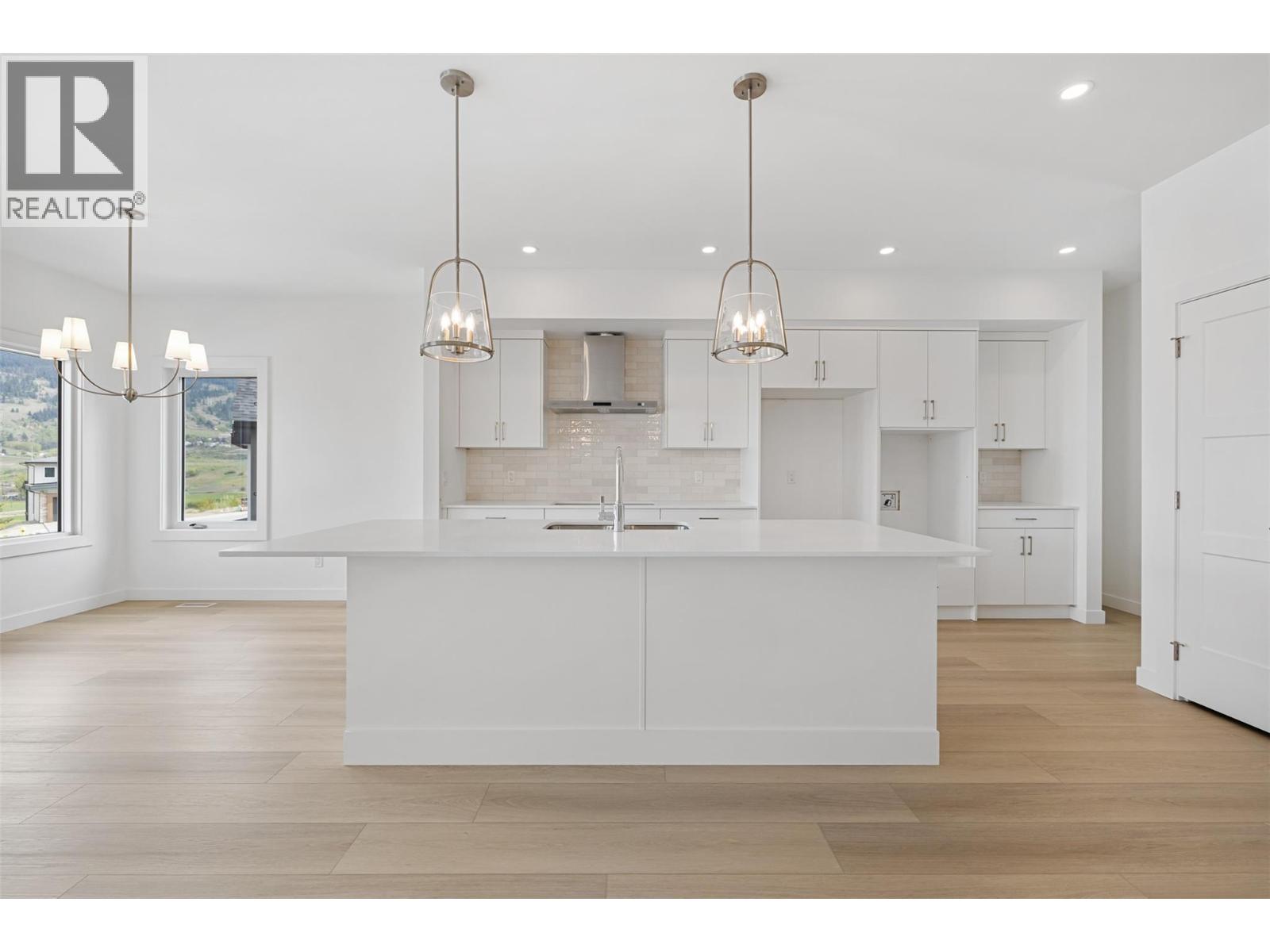 442 Arrowleaf Rise, Coldstream, British Columbia  V1B 2M4 - Photo 3 - 10380743
