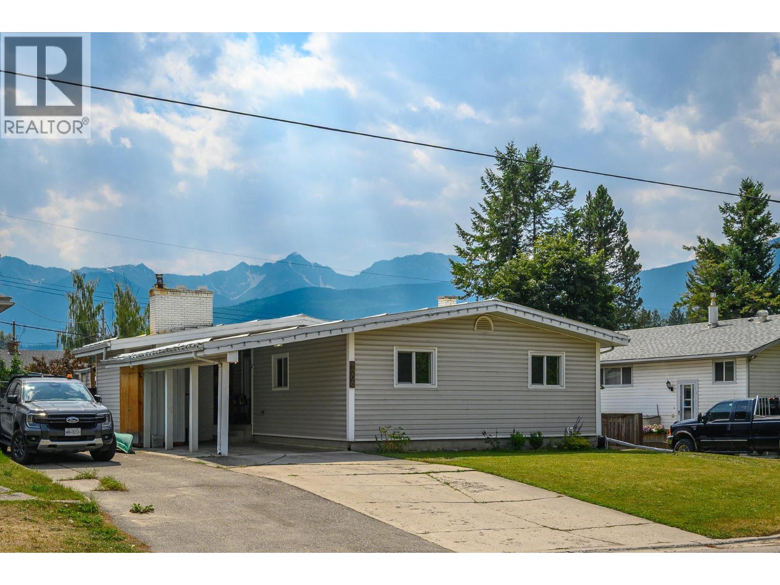 1206 12th  South Street, Golden, British Columbia  V0A 1H0 - Photo 2 - 10395904