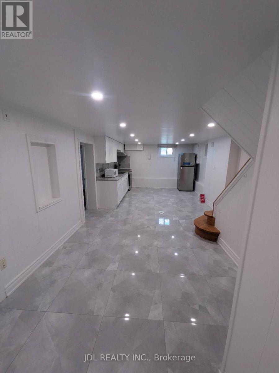 345 Centre Street E, Richmond Hill, Ontario  L4C 1B3 - Photo 2 - N13630530