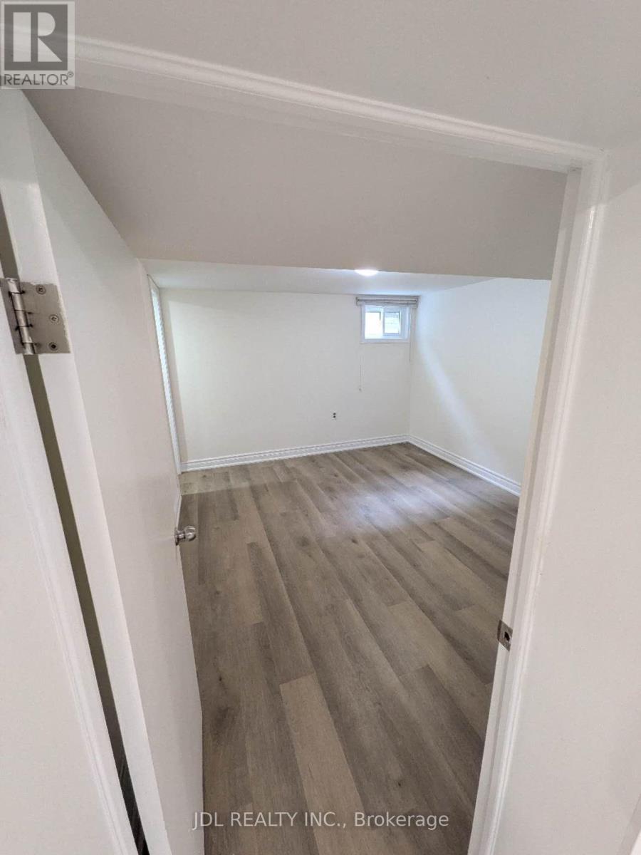 345 Centre Street E, Richmond Hill, Ontario  L4C 1B3 - Photo 3 - N13630530