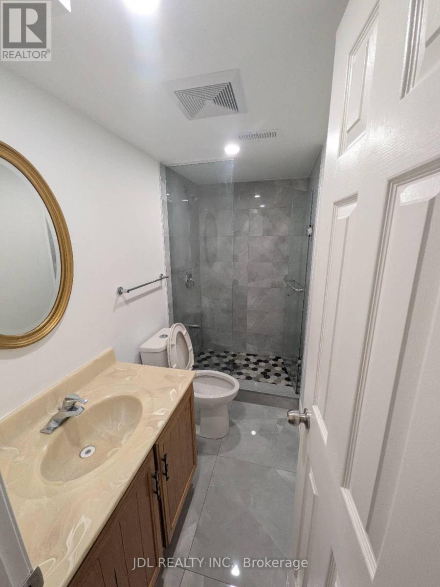 345 Centre Street E, Richmond Hill, Ontario  L4C 1B3 - Photo 4 - N13630530