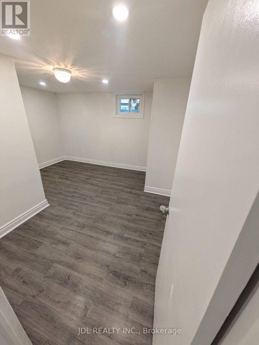 345 Centre Street E, Richmond Hill, Ontario  L4C 1B3 - Photo 6 - N13630530