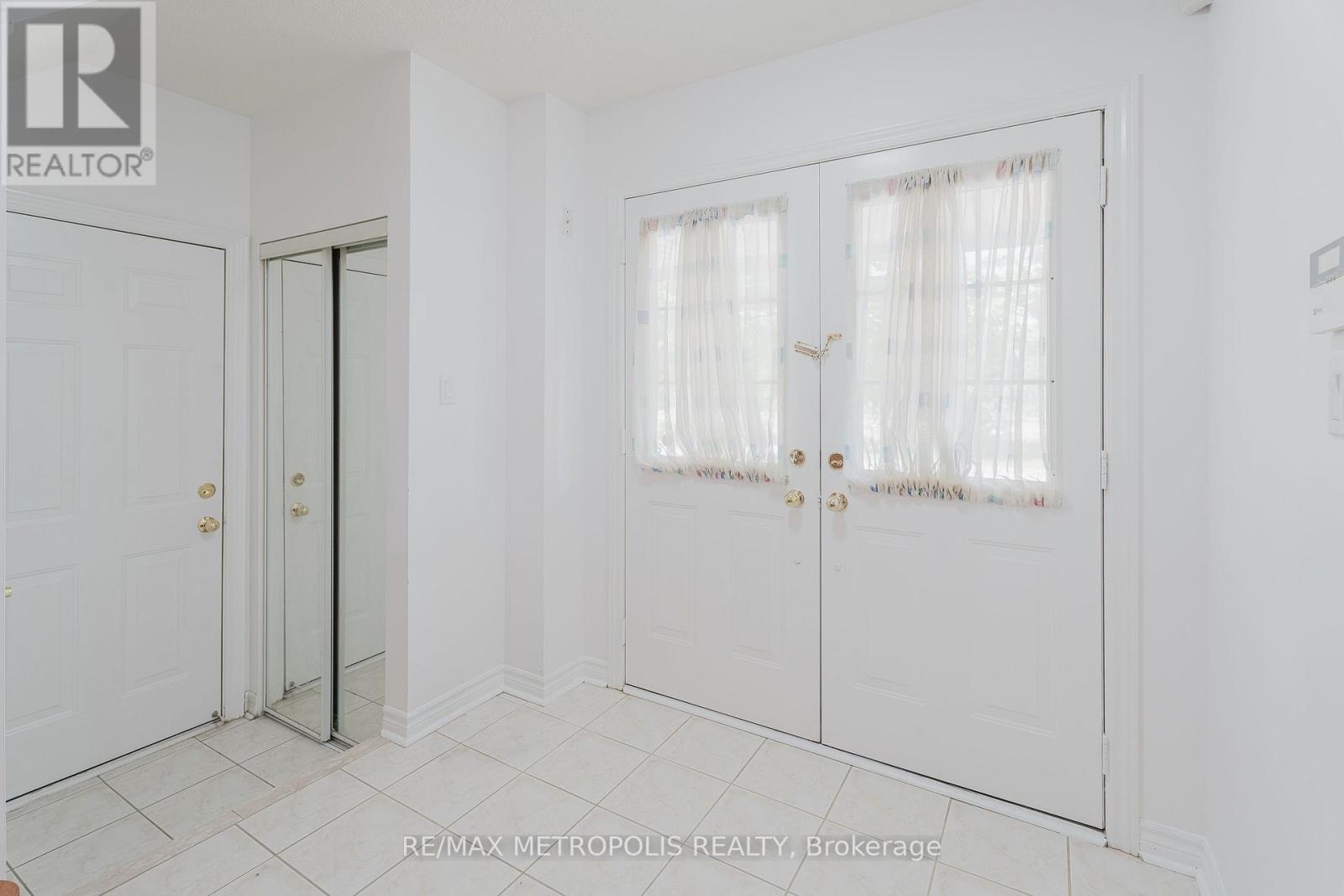 52 Gore Valley Trail, Brampton, Ontario  L6P 2G9 - Photo 2 - W13630504