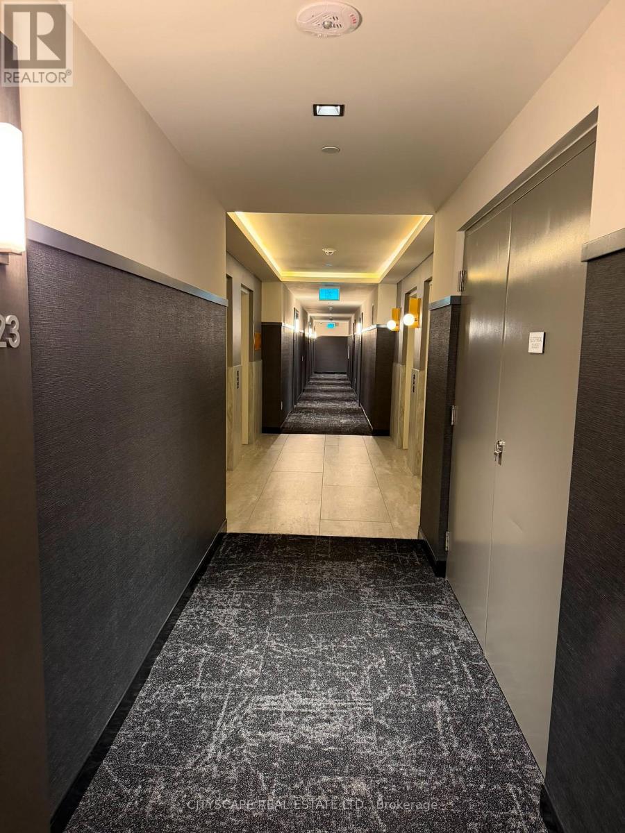 1323 - 2485 Eglinton Avenue W, Mississauga, Ontario  L5M 2V8 - Photo 2 - W13630518