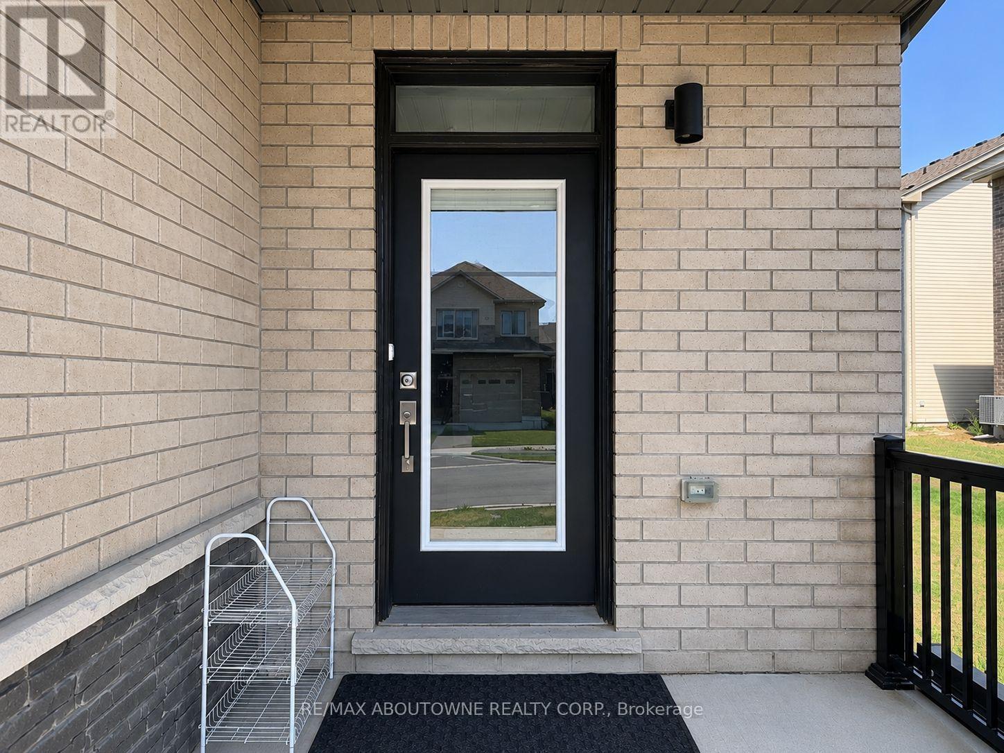 94 Granville Crescent, Haldimand, Ontario  N3W 0J8 - Photo 5 - X13630478