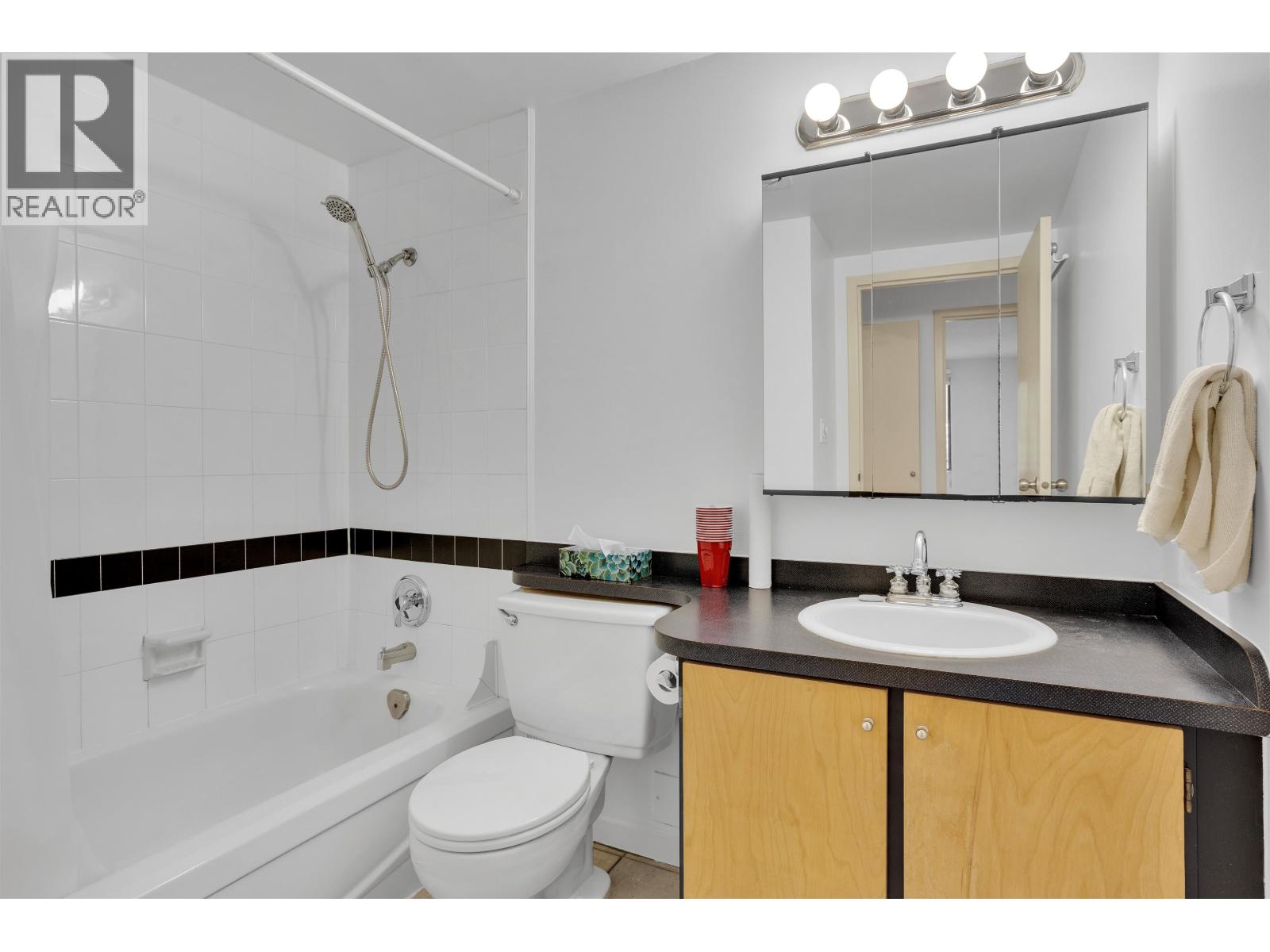 303 150 E 15th Street, North Vancouver, British Columbia  V7L 4N9 - Photo 14 - R3151862