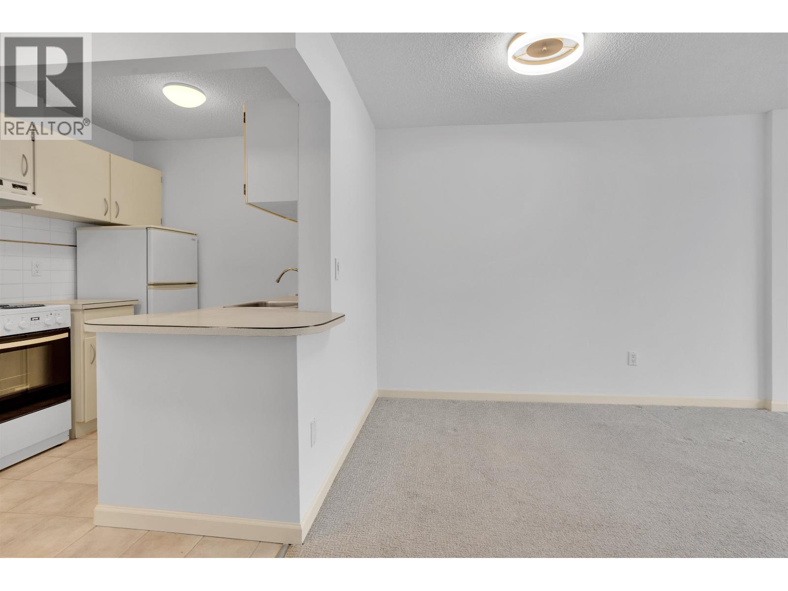 303 150 E 15th Street, North Vancouver, British Columbia  V7L 4N9 - Photo 4 - R3151862