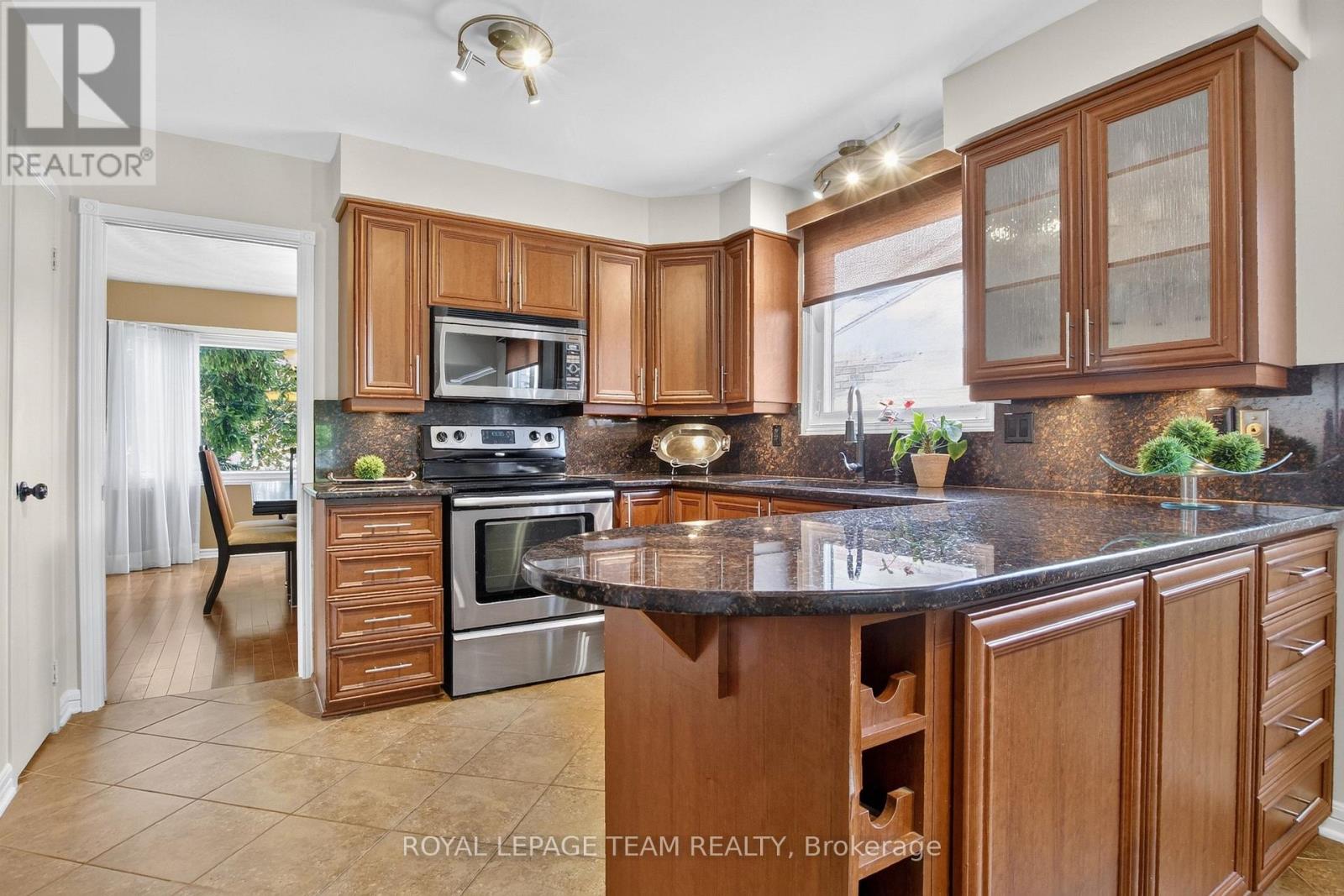 61 Amberwood Crescent, Ottawa, Ontario  K2E 7C2 - Photo 13 - X13588958