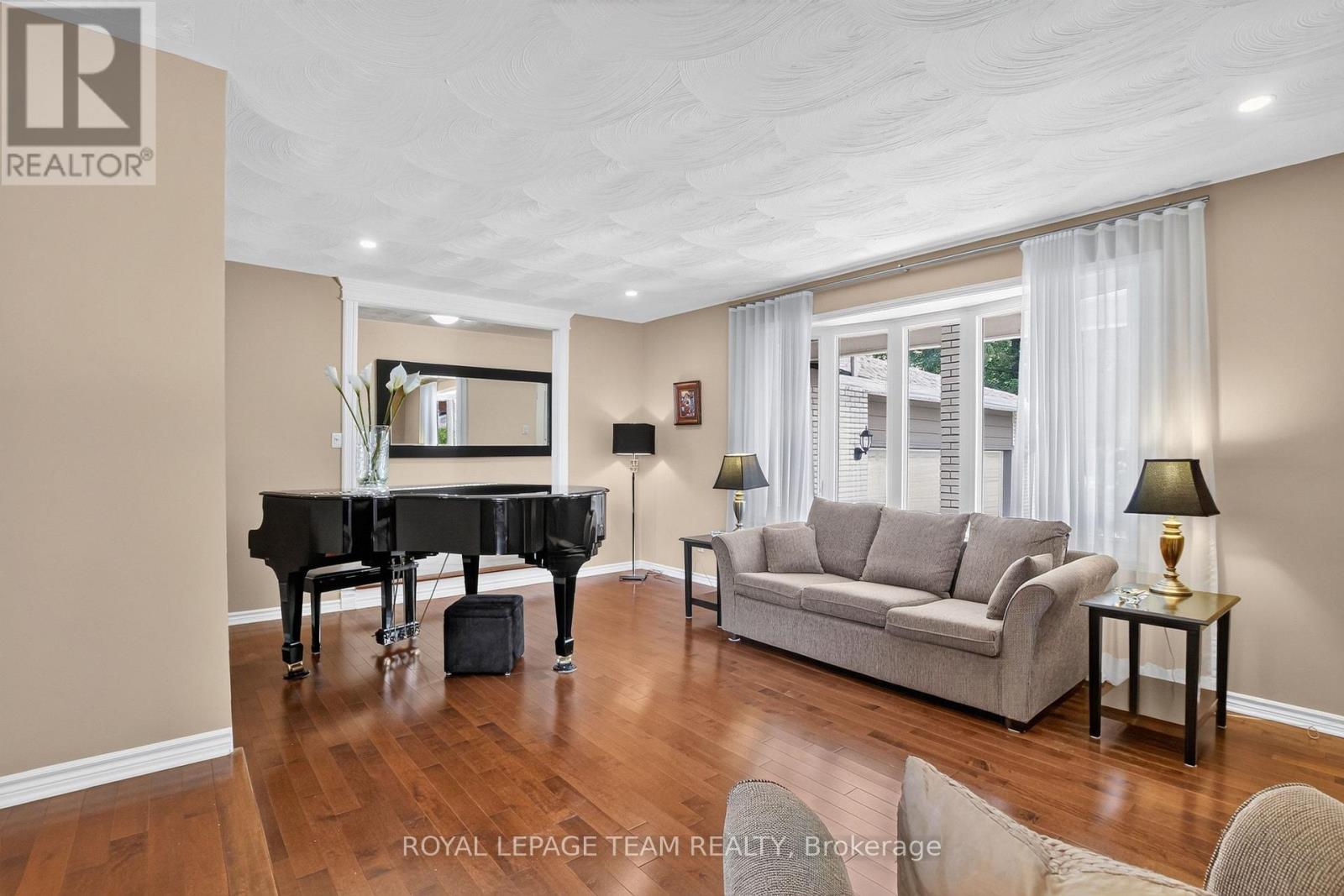 61 Amberwood Crescent, Ottawa, Ontario  K2E 7C2 - Photo 9 - X13588958