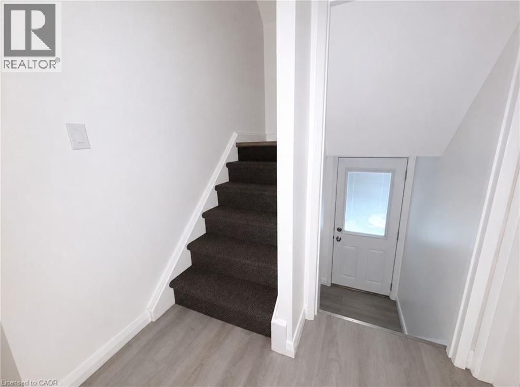 83 East 41st Street, Hamilton, Ontario  L8T 2Z5 - Photo 8 - 40846905
