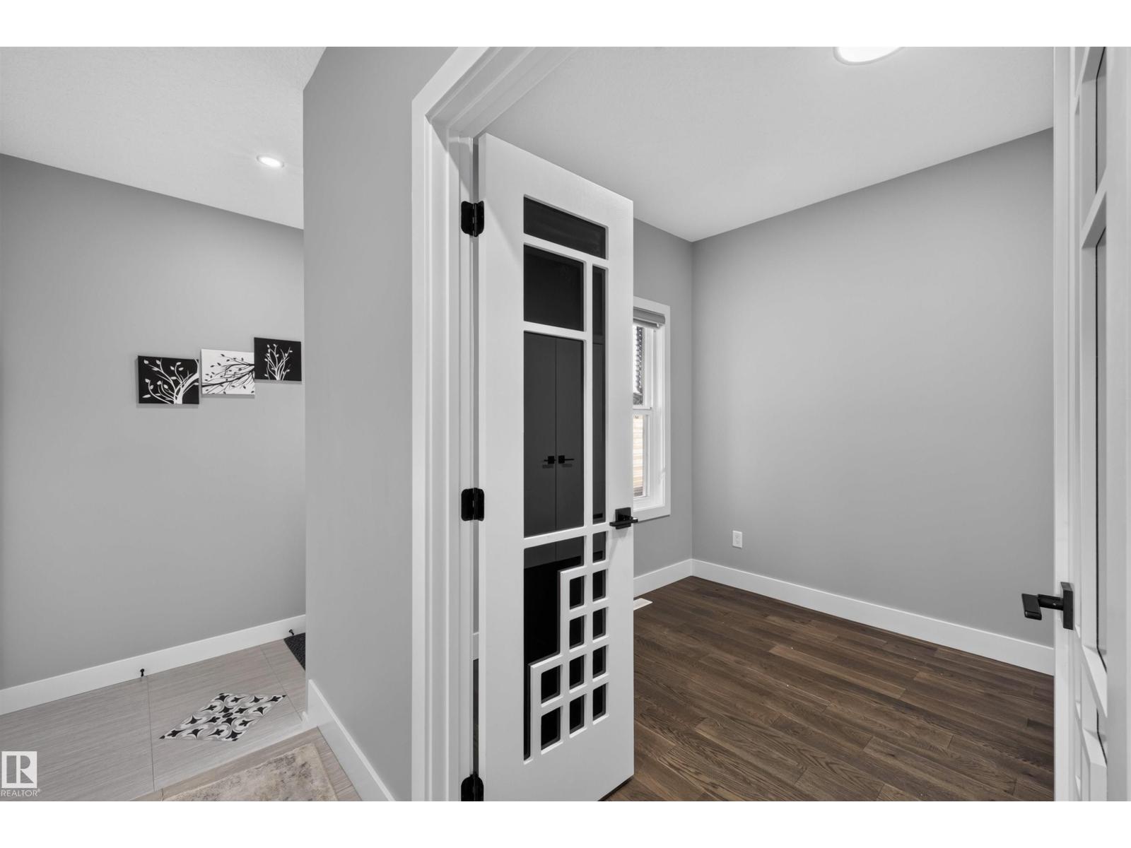 15011 10 St NW, Edmonton, Alberta  T5Y 4C8 - Photo 4 - E4501865