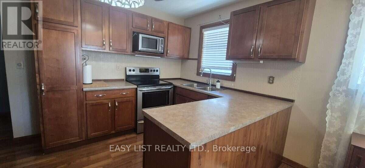 2371 Alexis Road, Windsor, Ontario  N8W 3Z2 - Photo 3 - X13231302