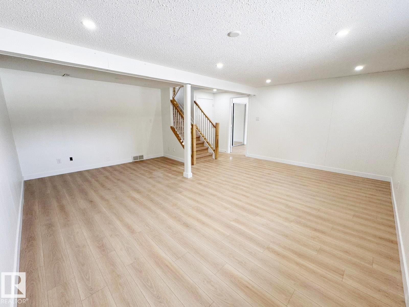 20 Hunt Road NW, Edmonton, Alberta  T5A 4C4 - Photo 7 - E4485378