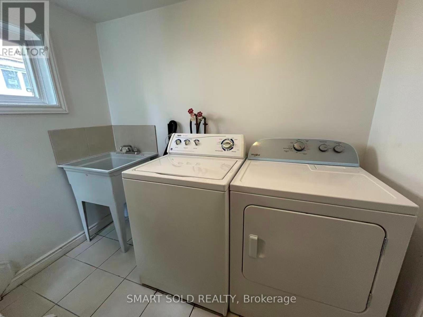 Main + Upper - 31 Silas Hill Drive, Toronto, Ontario  M2J 2X8 - Photo 10 - C13630628