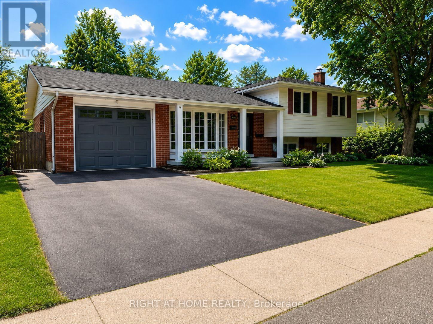 4440 Cosburn Crescent, Burlington, Ontario  L7L 1S5 - Photo 2 - W13630632