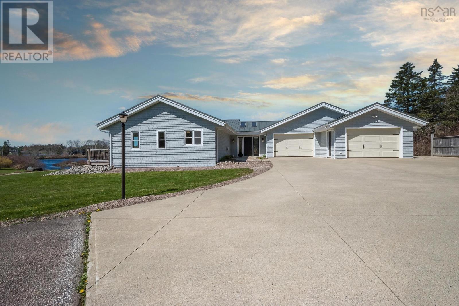 52 Captain Landers Court, Yarmouth, Nova Scotia  B5A 2Y6 - Photo 8 - 202611878