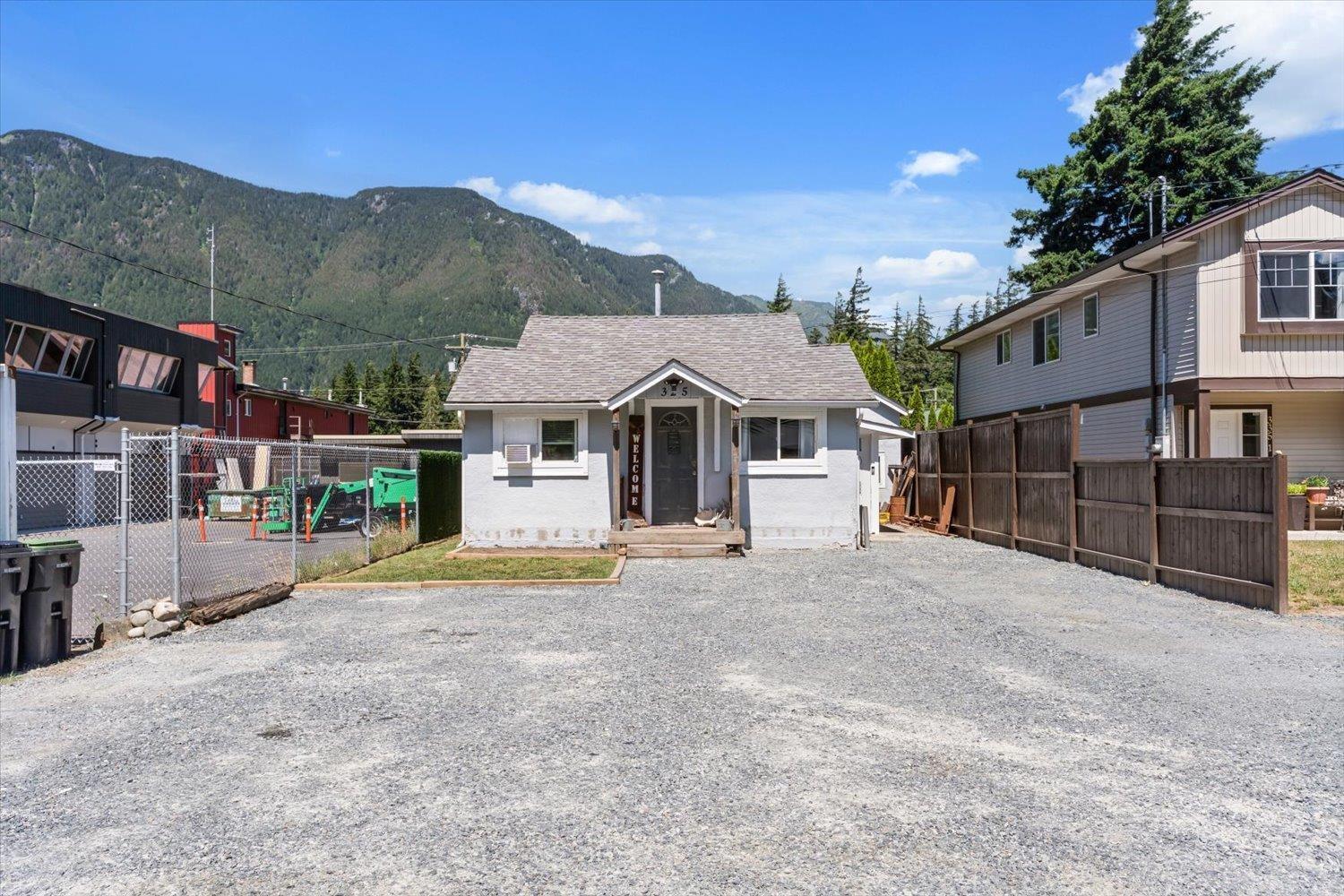 325 HUDSON BAY STREET|Hope, Hope, British Columbia