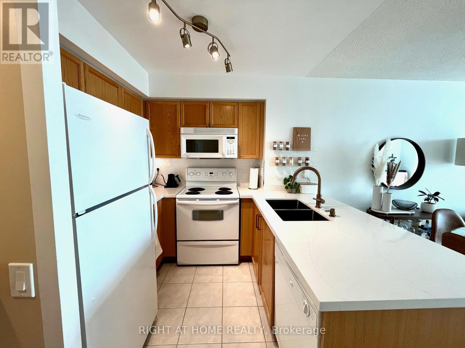 1007 - 28 Harrison Garden Boulevard, Toronto, Ontario  M2N 7B5 - Photo 3 - C13630640
