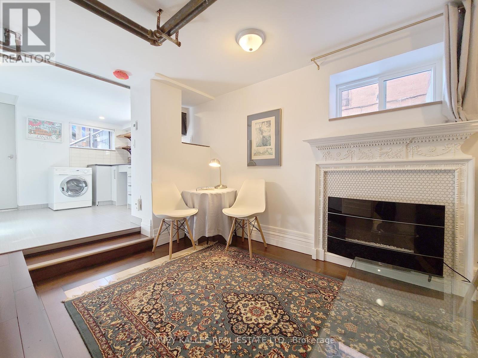 5 - 27 Hiawatha Road, Toronto, Ontario  M4L 2X7 - Photo 4 - E13630672