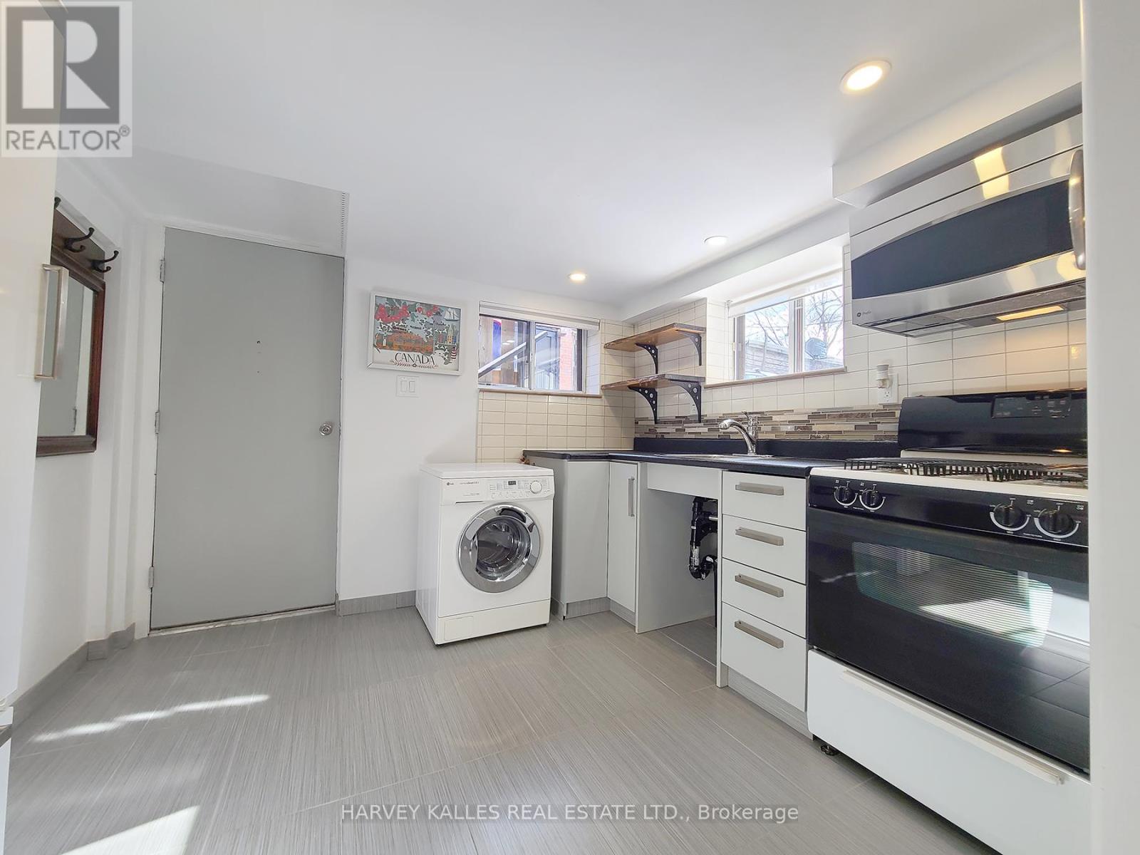 5 - 27 Hiawatha Road, Toronto, Ontario  M4L 2X7 - Photo 5 - E13630672