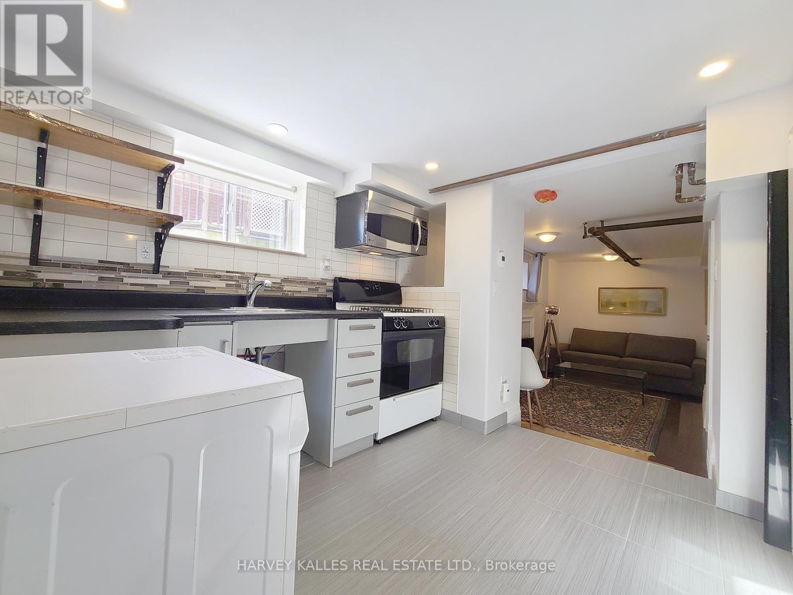 5 - 27 Hiawatha Road, Toronto, Ontario  M4L 2X7 - Photo 6 - E13630672