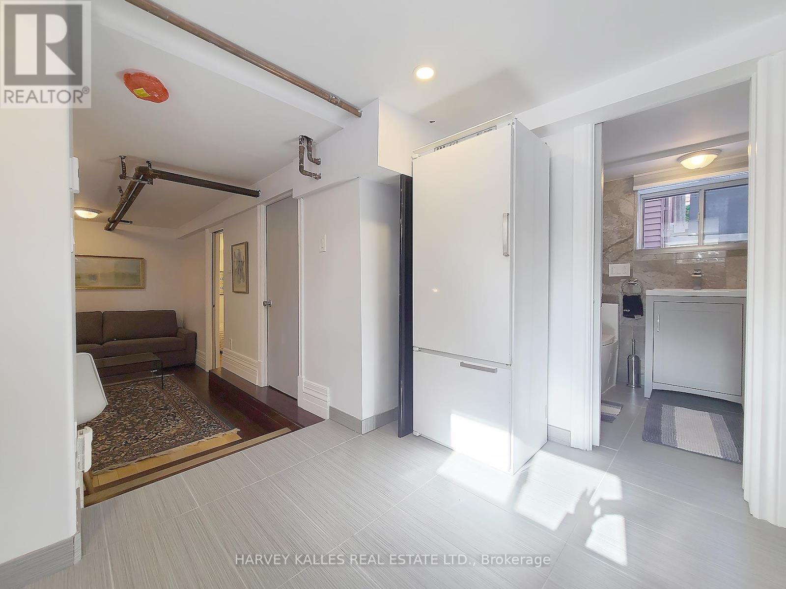 5 - 27 Hiawatha Road, Toronto, Ontario  M4L 2X7 - Photo 8 - E13630672