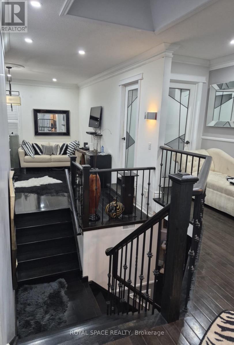 7 Urwin Street, Ajax, Ontario  L1T 0G7 - Photo 3 - E13630538
