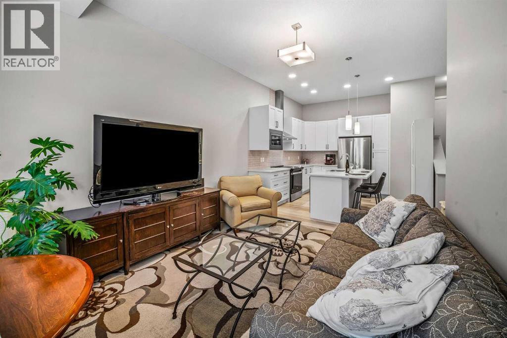 210 Crestbrook Common SW, Calgary, Alberta  T3B 6L1 - Photo 5 - A2325384