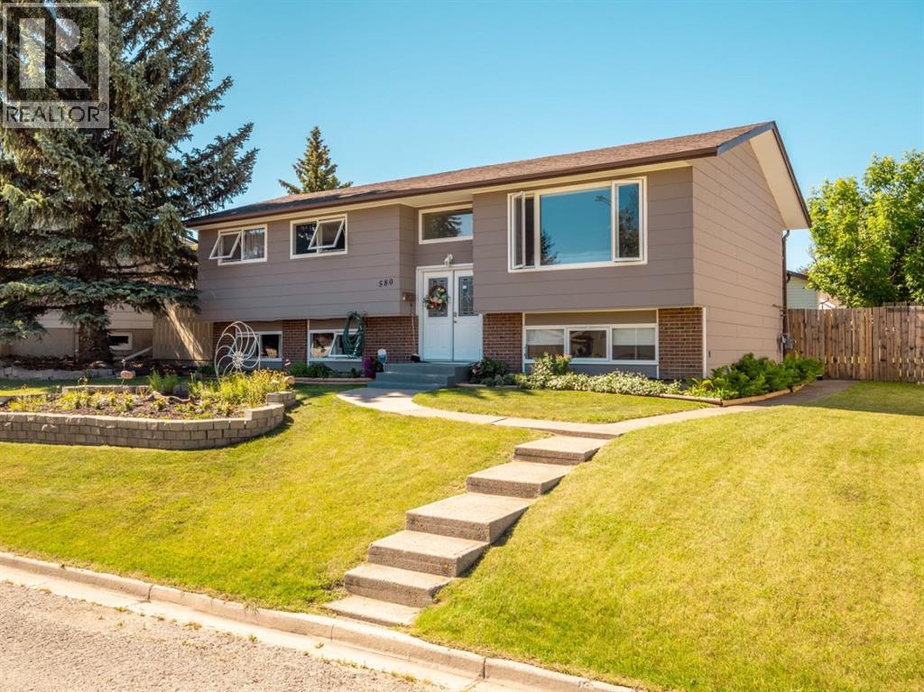 580 Mcdougall Street, Pincher Creek, Alberta  T0K 1W0 - Photo 3 - A2328498