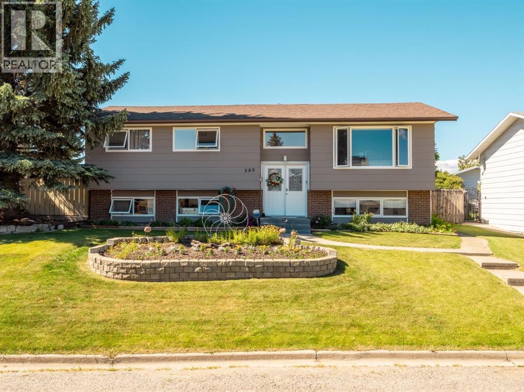 580 Mcdougall Street, Pincher Creek, Alberta  T0K 1W0 - Photo 2 - A2328498