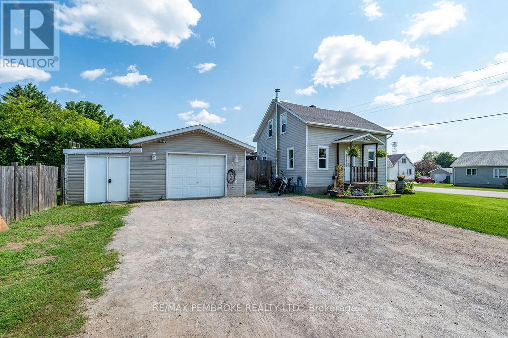 617 Third Avenue S, Laurentian Valley, Ontario K8A 5H1 - Photo 2 - X13630700