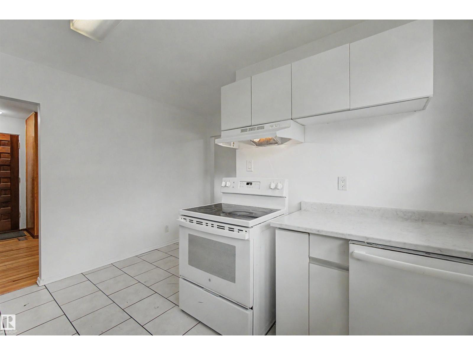 8215 149 Street NW, Edmonton, Alberta  T5R 1B1 - Photo 17 - E4501874