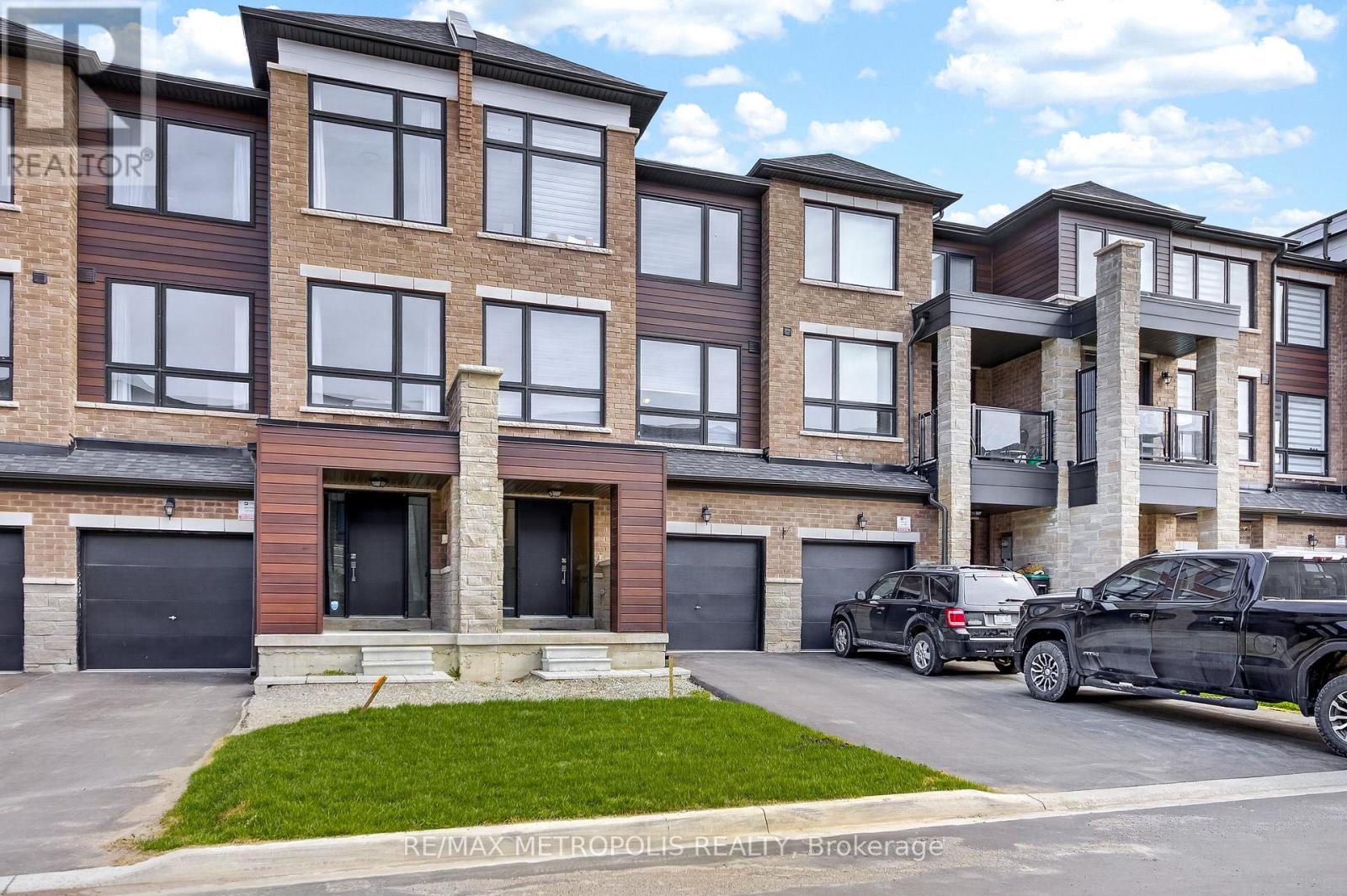 132 Blue Forest Crescent, Barrie, Ontario  L4M 7J6 - Photo 2 - S13630748
